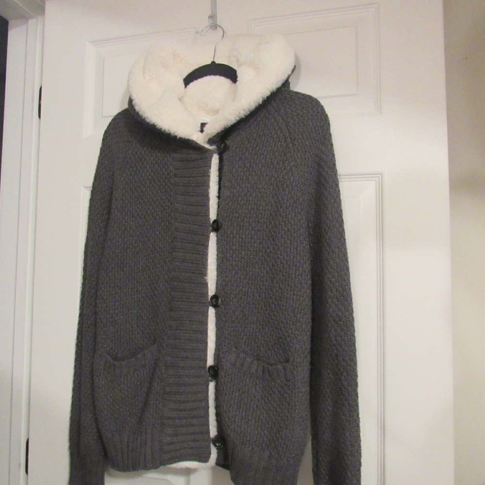 Gray Button Sweater, White faux Fur Lining Sz: M